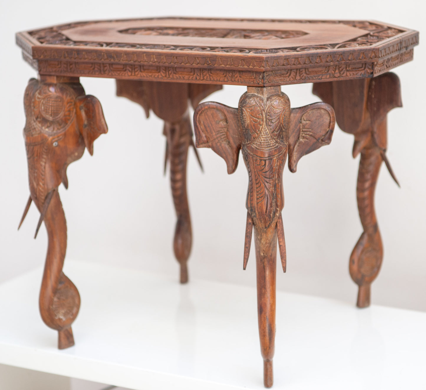 LOVELY SMALL CIRCA 1920 ANGLO INDIAN ELEPHANT HAND CARVED ROSEWOOD SIDE TABLE