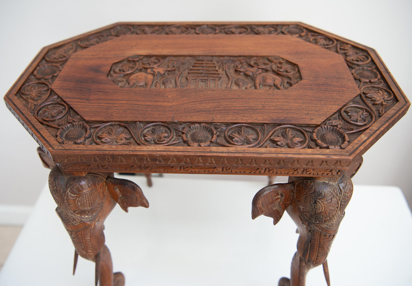 LOVELY SMALL CIRCA 1920 ANGLO INDIAN ELEPHANT HAND CARVED ROSEWOOD SIDE TABLE